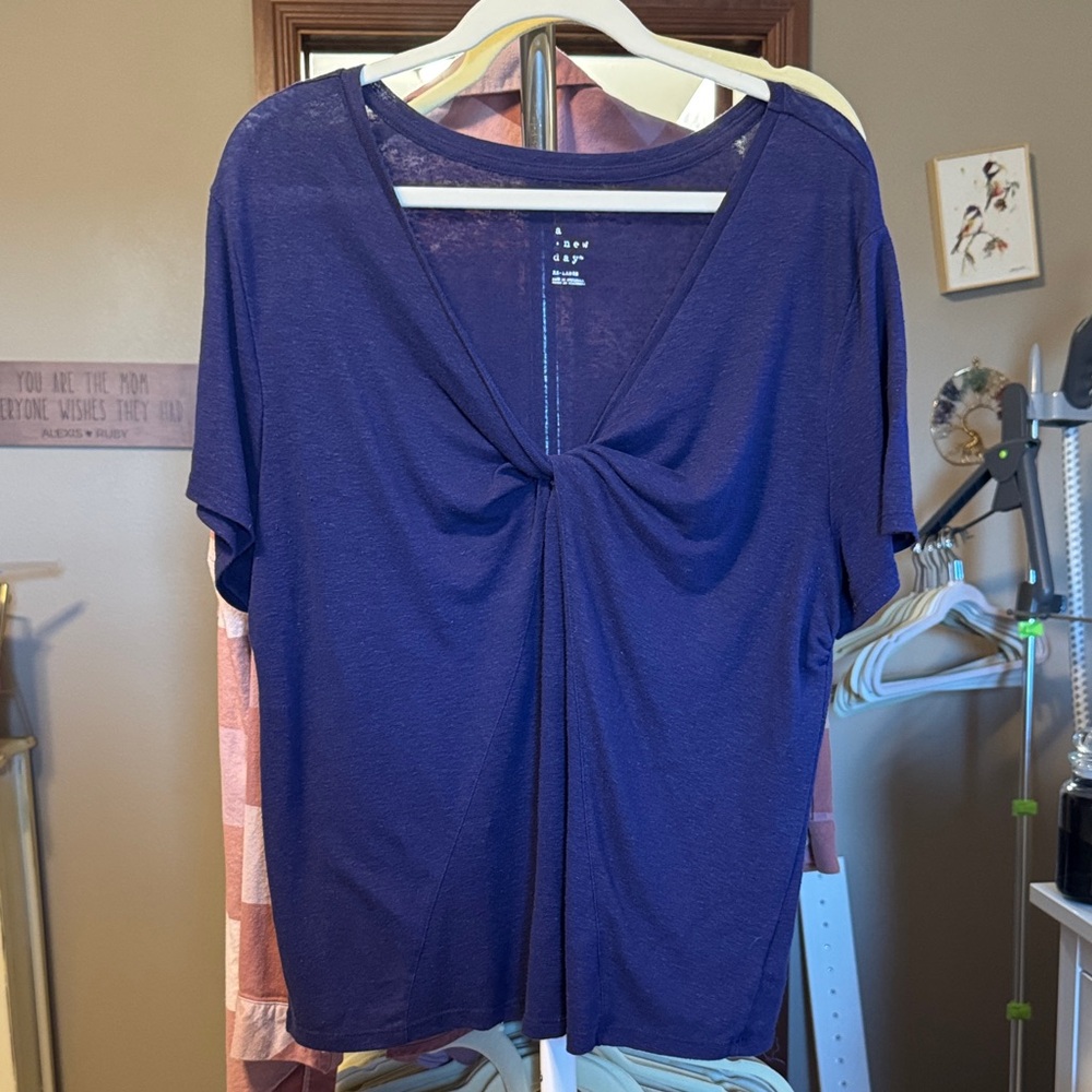 ⭐️⭐️$5  A new day Women's Royal Blue Twist Front‎ Tee